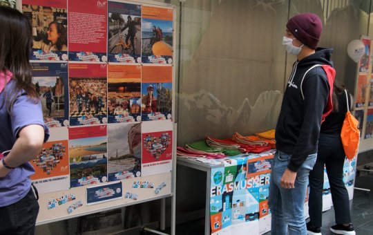 In der Aula der FH Kufstein Tirol konnten sich die ISK-SchülerInnen über das Programm Erasmus+ informieren.