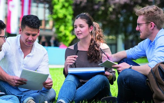 Die Präsenzlehre soll ab Wintersemester 2020 wieder an den Campus der FH Kufstein Tirol zurückkehren, so es die behördlichen Bestimmungen zulassen.