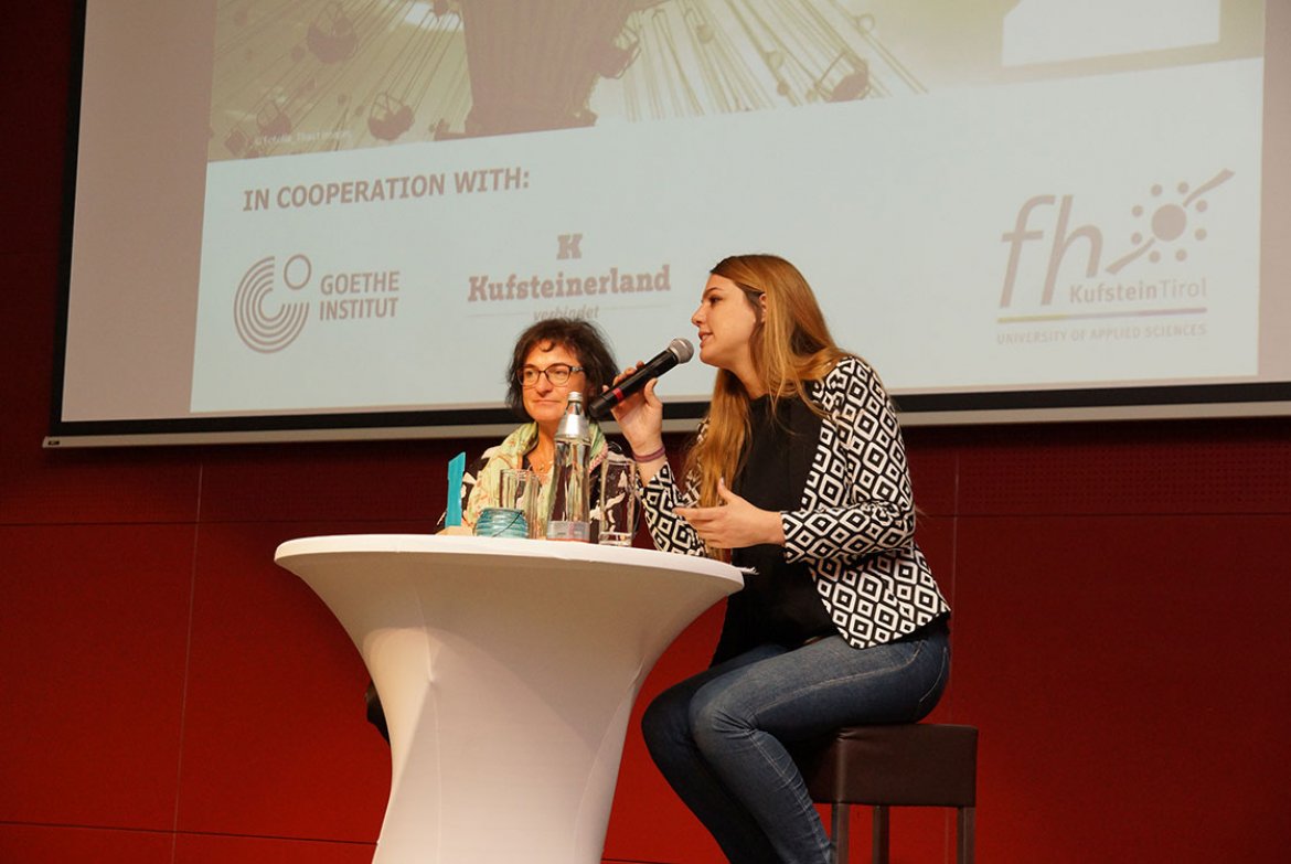 Prof. (FH) Dr. Verena Teissl, Leiterin des Symposiums, mit Estrella Sendra Fernandez