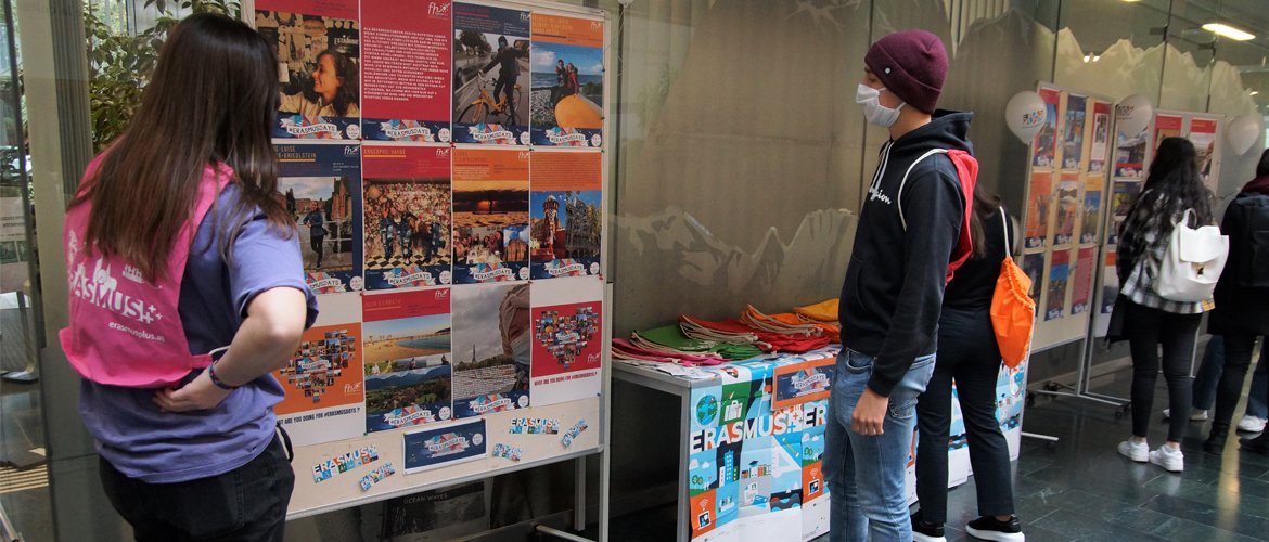 In der Aula der FH Kufstein Tirol konnten sich die ISK-SchülerInnen über das Programm Erasmus+ informieren.